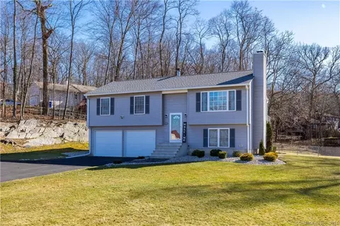 62 N Park St, Ellington, CT 06029
