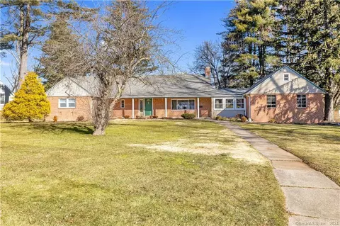 24 Kenwood Cir, Bloomfield, CT 06002
