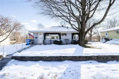 135 Anna Ave, Waterbury, CT 06708