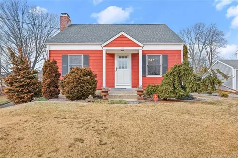 14 Ward Pl, Trumbull, CT 06611