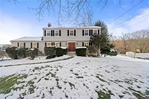 39 Treeland Rd, Shelton, CT 06484