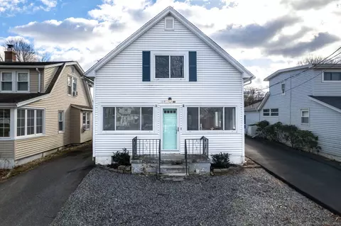 44 Hartford Ave, Old Saybrook, CT 06475