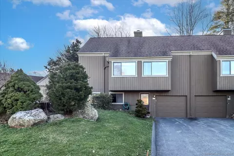 132 Bison Ln #A, Stratford, CT 06614