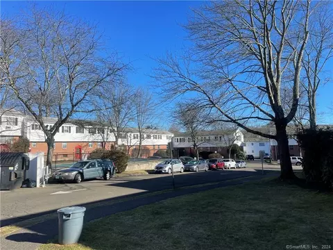 6 Fairview Dr #3, Danbury, CT 06810