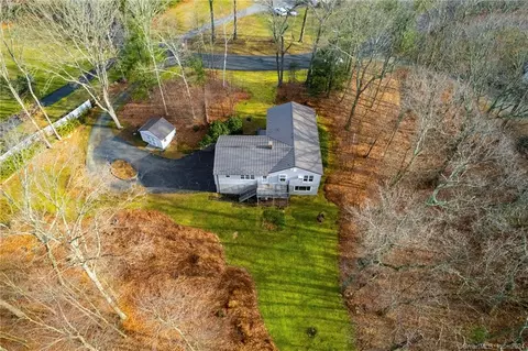 48 Knollwood Rd, Bethany, CT 06524
