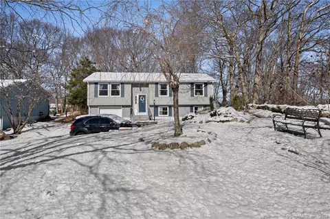 6 Amherst Ct, Groton, CT 06355