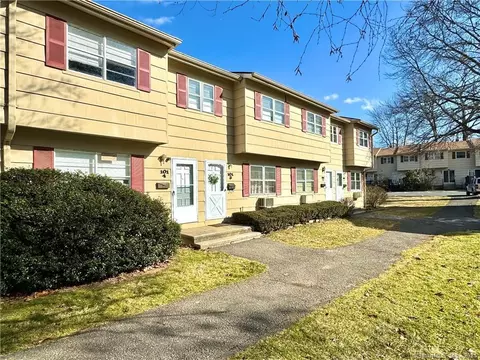 101 Ridge Rd #4, Naugatuck, CT 06770