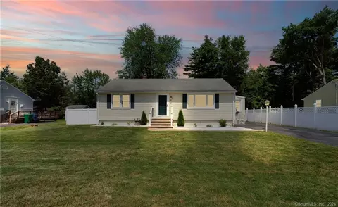 6 Brooke St, Bloomfield, CT 06002