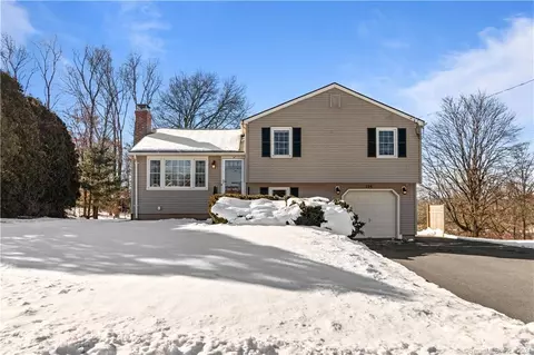 125 Stonehedge Dr, Newington, CT 06111