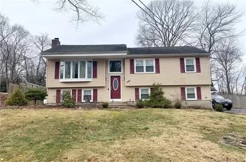 18 Sterling Dr, New Milford, CT 06776