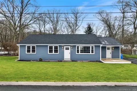 145 Middle Rd, Guilford, CT 06437