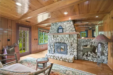27 Old Hattertown Rd, Redding, CT 06896
