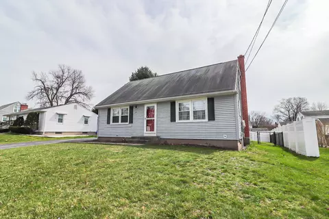 31 Mathewson Ave, Enfield, CT 06082