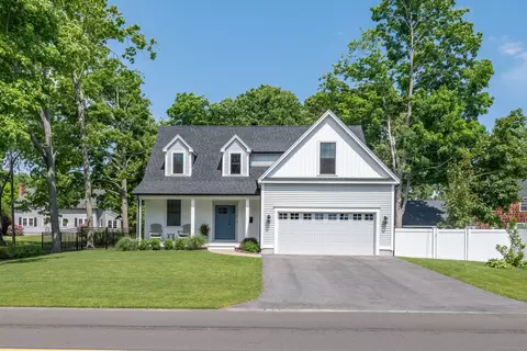 62 Grove St, Clinton, CT 06413