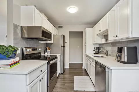 54 Heritage Vlg #D, Southbury, CT 06488