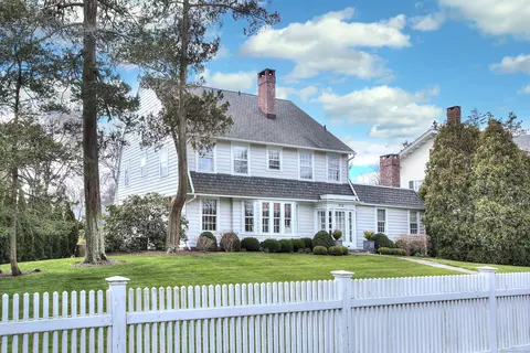 915 Old Post Rd, Fairfield, CT 06824