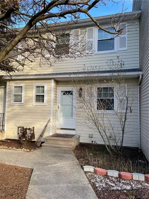 149 E Gate Ln #149, Hamden, CT 06514