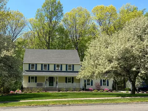 201 Belle Woods Dr, Glastonbury, CT 06033