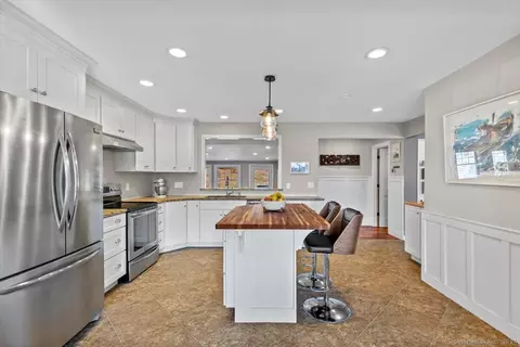 140 Chipman Dr, Cheshire, CT 06410