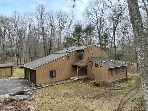 21 Shanda Ln, Tolland, CT 06084