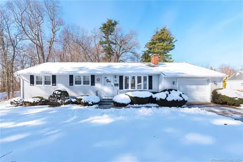 14 S Maple St, Enfield, CT 06082