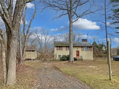 28 Circle Dr, North Branford, CT 06471