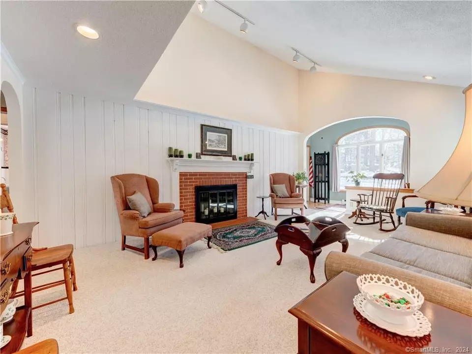 139 Lakewood Cir N, Manchester, CT 06040 40 Photos Movoto