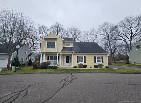 70 Maple Oak Dr #70, Stratford, CT 06614