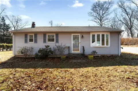 56 Scrub Oak Rd, North Haven, CT 06473