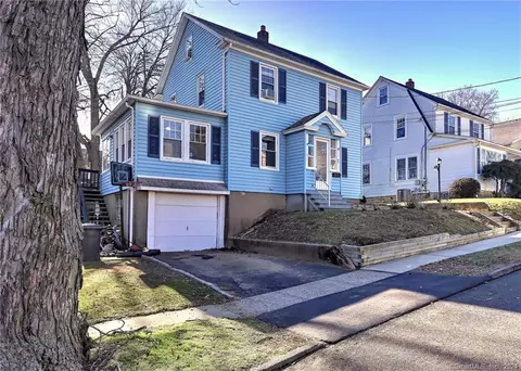 27 Sunnyside Ter, Stratford, CT 06614