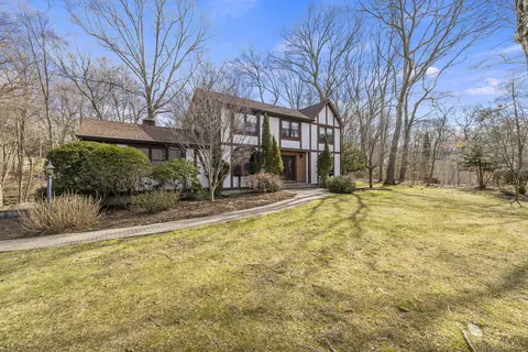90 Bunker Hill Dr, Trumbull, CT 06611