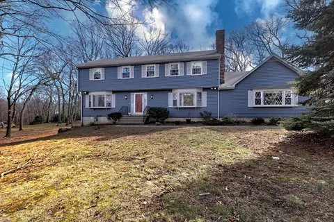 62 Teeter Rock Rd, Trumbull, CT 06611
