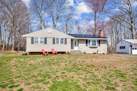 47 Huckleberry Ln, West Hartford, CT 06110