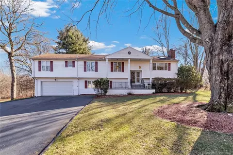 27 Brookhedge Rd, Trumbull, CT 06611