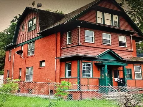 472 Edgewood St, Hartford, CT 06112
