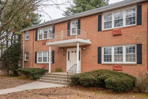 3 Brickyard Rd #17B, Farmington, CT 06032