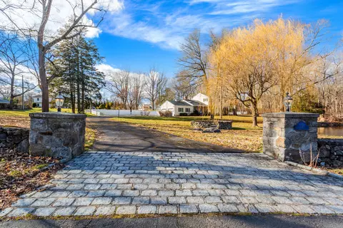15 Newtown Tpke, Westport, CT 06880