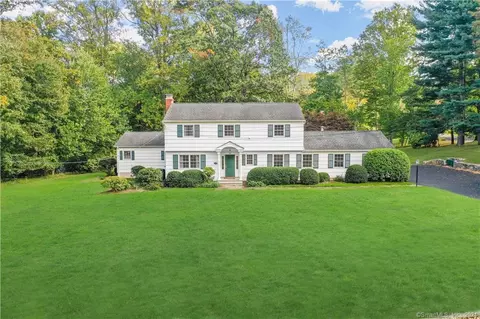 119 Hollydale Rd, Fairfield, CT 06824
