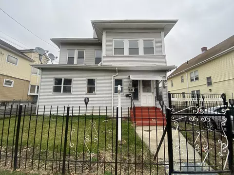 34-36 Adams St, Hartford, CT 06112