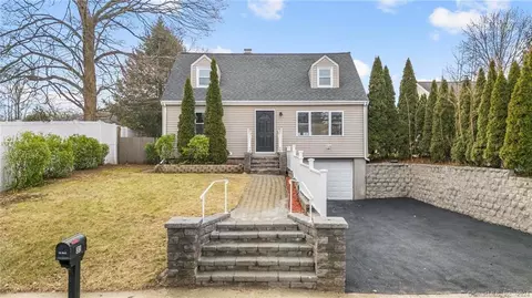 31 Ives St, Hamden, CT 06518