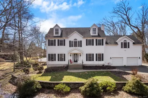 40 Tom Swamp Rd, Hamden, CT 06518