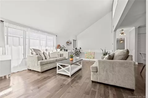 8 Outpost Ln #8, Ridgefield, CT 06877