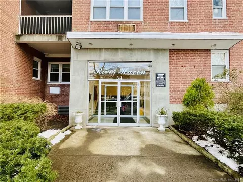 54 W North Sts #205, Stamford, CT 06902