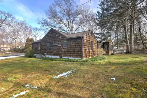 80 Wellington Dr, Orange, CT 06477
