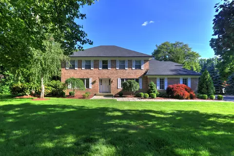 72 Putting Green Ln, Orange, CT 06477
