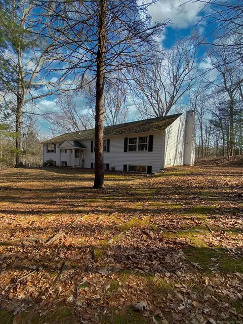 9 Ridge Rd, Bethany, CT 06524