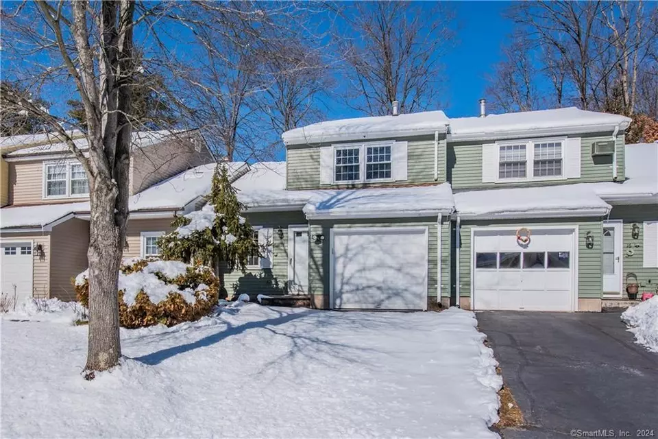 14 Pebble Ct, Newington, CT 06111 31 Photos Movoto