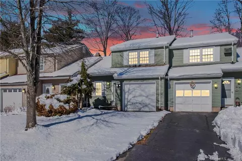 14 Pebble Ct, Newington, CT 06111