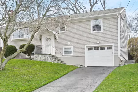 67 Valley View Ct, Norwalk, CT 06851