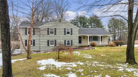 11 Madison Ln, Simsbury, CT 06092
